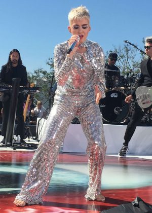 Katy Perry - Performs at the 'Witness World Wide' exclusive YouTube livestream concert in LA