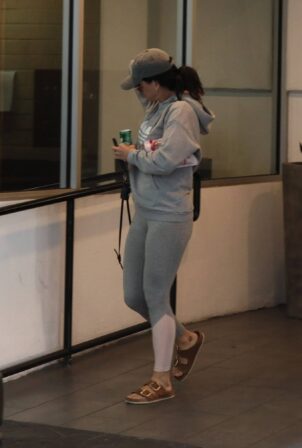 Katy Perry - Seen at a medical building in Beverly Hills