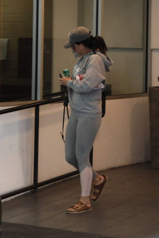 Katy Perry - Seen at a medical building in Beverly Hills
