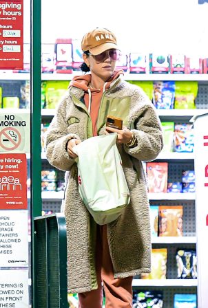Katy Perry - Seen at CVS for a few goods In Montecito