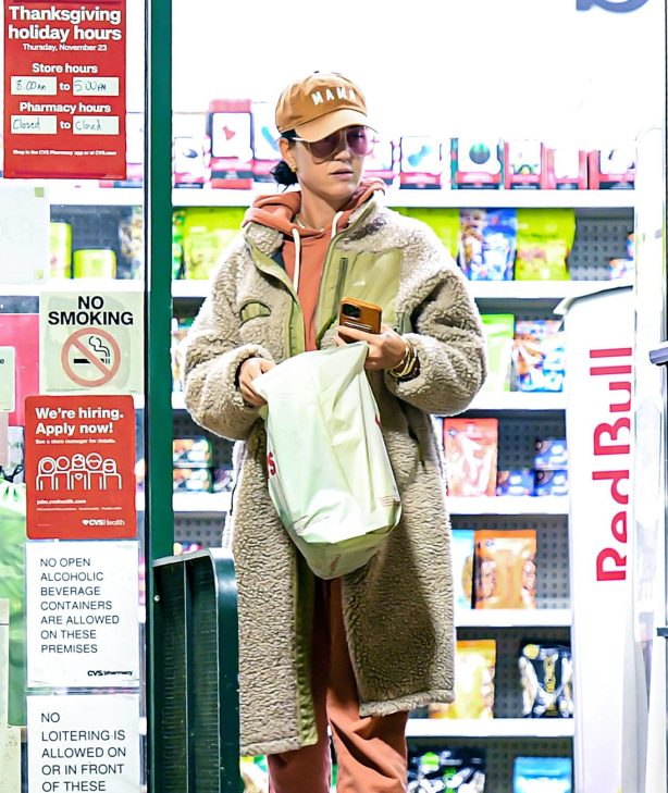 Katy Perry - Seen at CVS for a few goods In Montecito