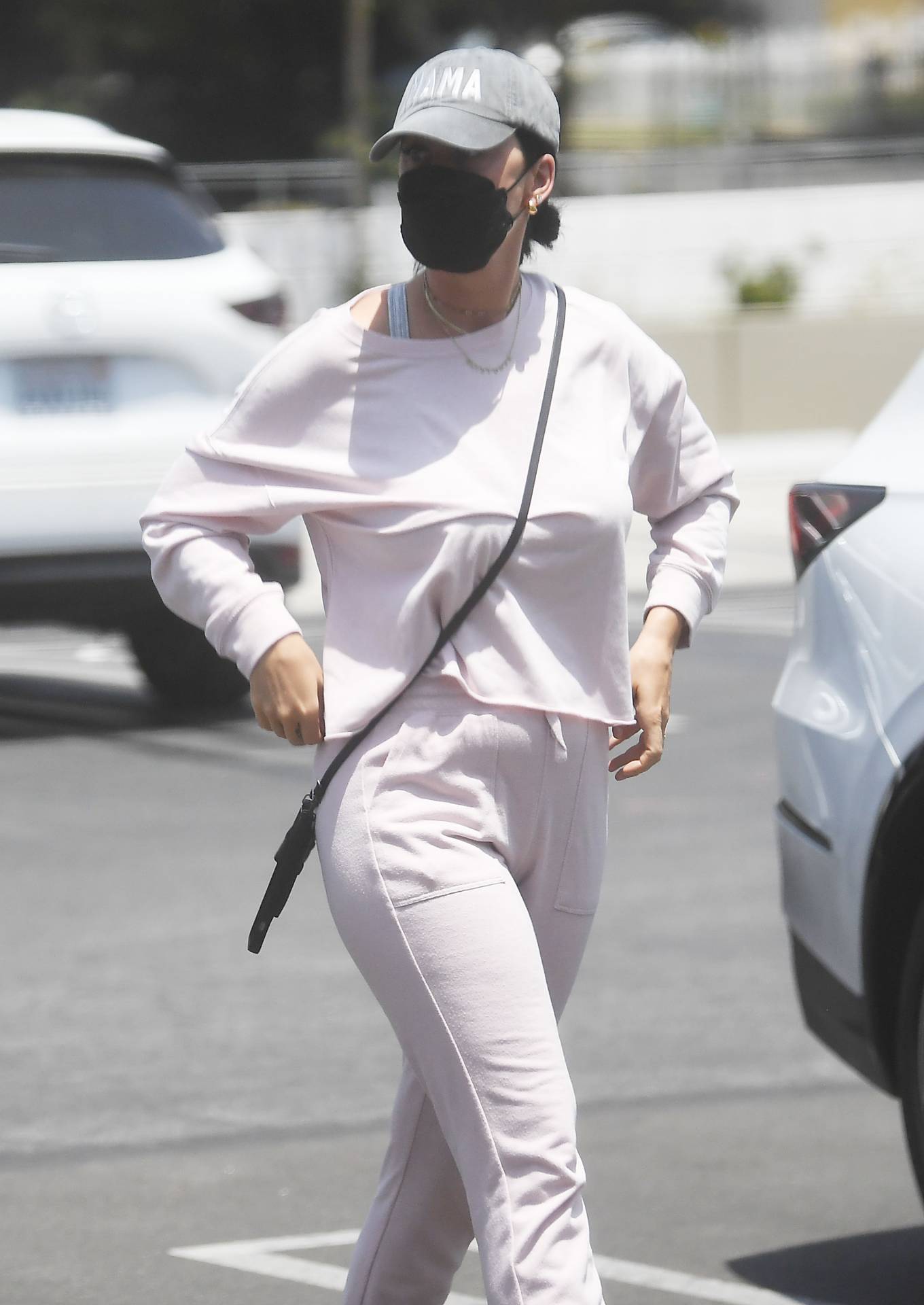 Katy Perry 2022 : Katy Perry – Seen in an all pink sweat suit in Los Angeles-06