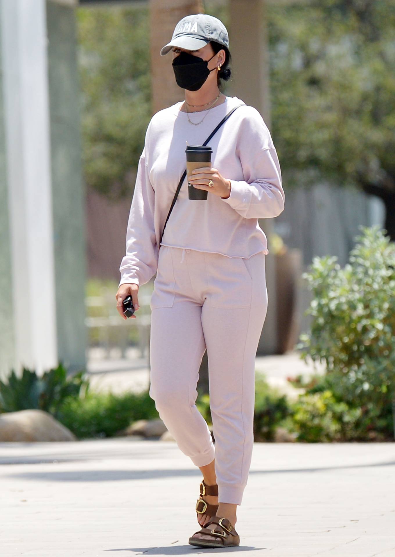 Katy Perry 2022 : Katy Perry – Seen in an all pink sweat suit in Los Angeles-07