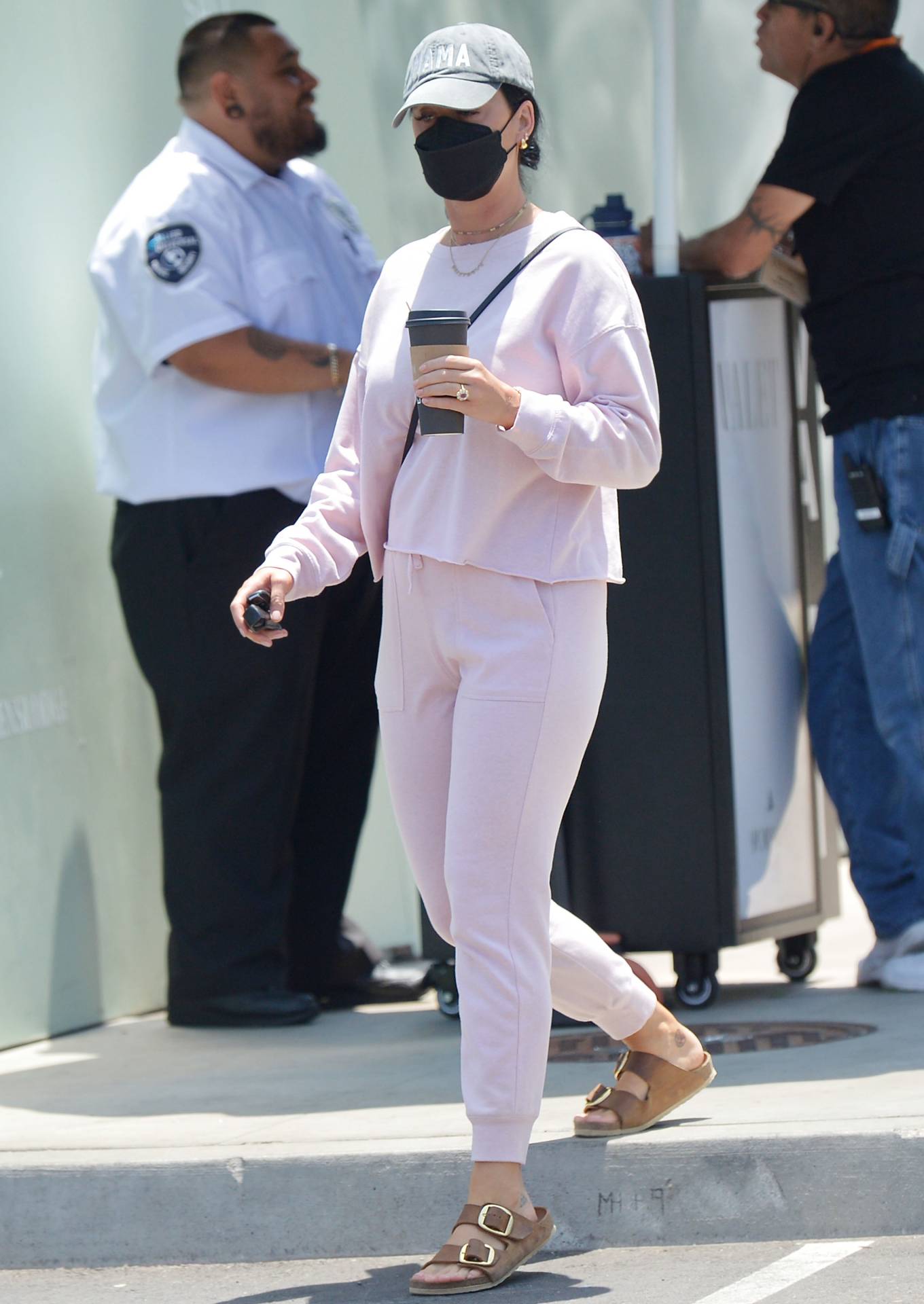 Katy Perry 2022 : Katy Perry – Seen in an all pink sweat suit in Los Angeles-12