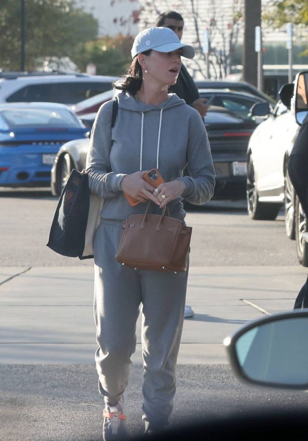 Katy Perry - Seen with Orlando Bloom after a holiday trip with friends in Los Angeles