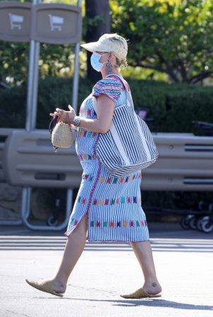 Katy Perry - Shopping candids at Vons in Santa Monica