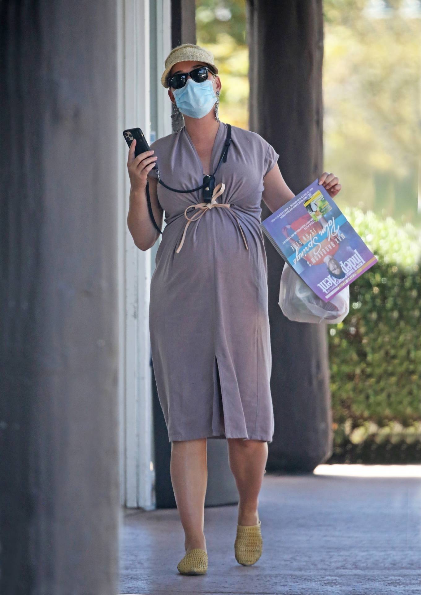 Katy Perry – Shows her baby bump in Santa Barbara – California