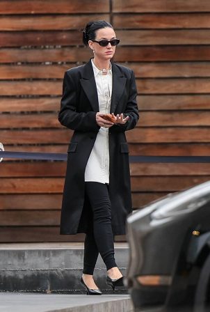 Katy Perry - Steps out to shop at Maxfield in Los Angeles