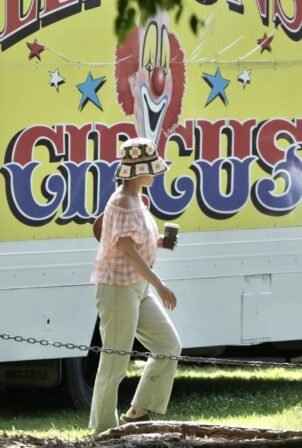 Katy Perry - Takes the kids to the Circus in Port Douglas - Australia