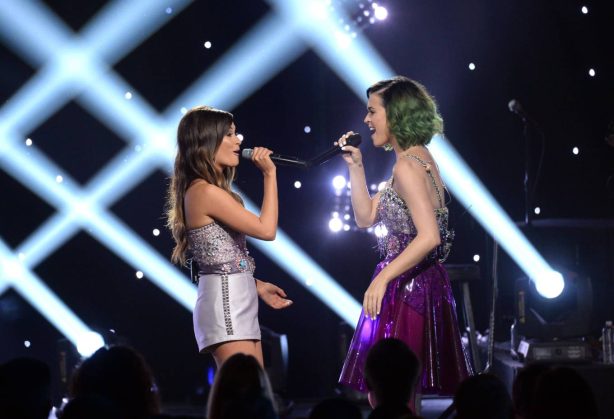 Katy Perry - With Kacey Musgraves Performs During Cmt Crossroads At Sony Pictures Studio