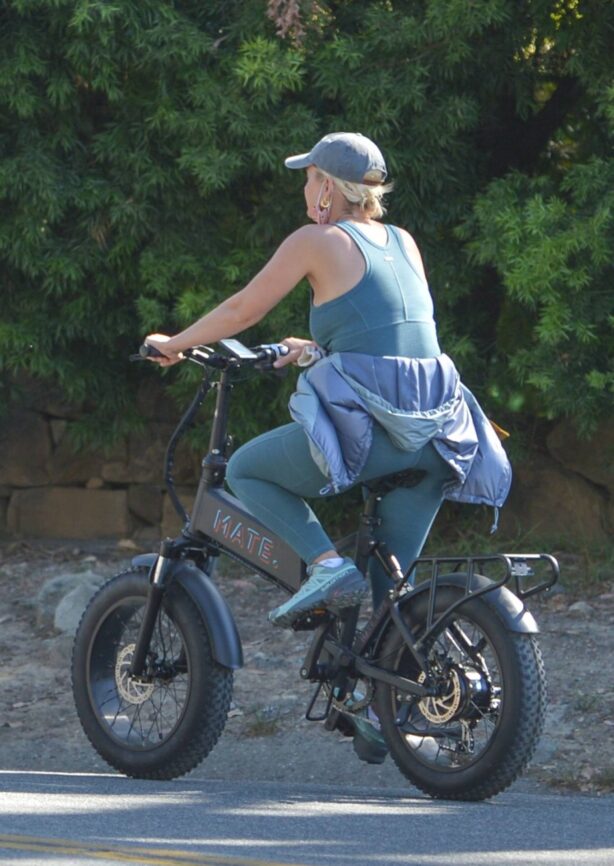 Katy Perry - With Orlando Bloom bike ride around Santa Barbara