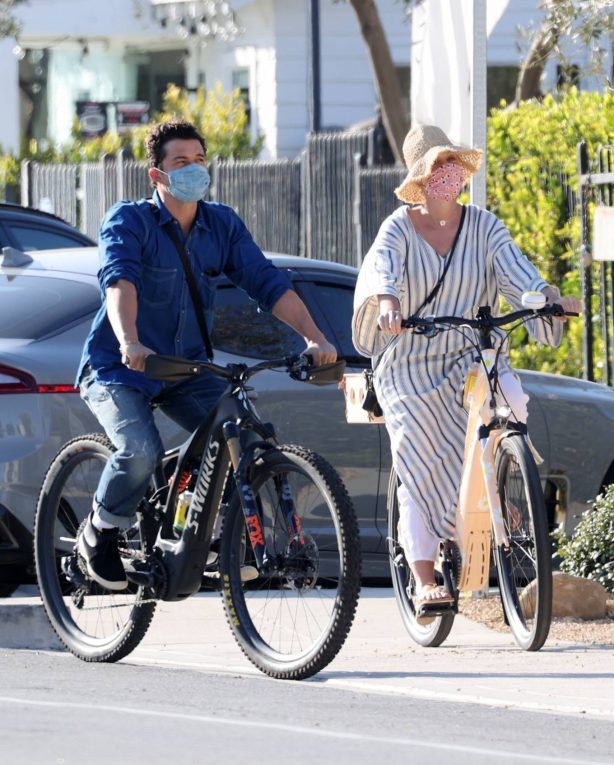 Katy Perry - With Orlando Bloom riding bikes in Santa Barbara