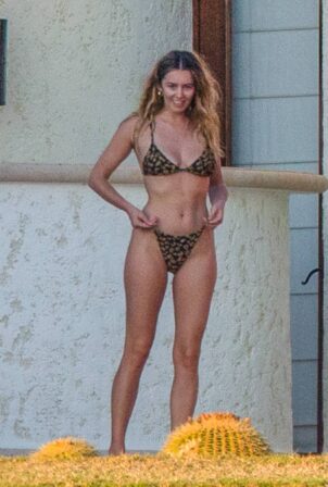 Keeley Hazell - Bikini sandids to Cabo San Lucas
