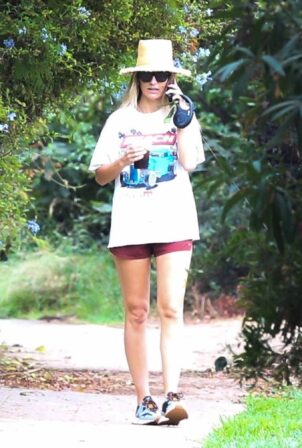 Keeley Hazell - Out for a walk in Los Angeles