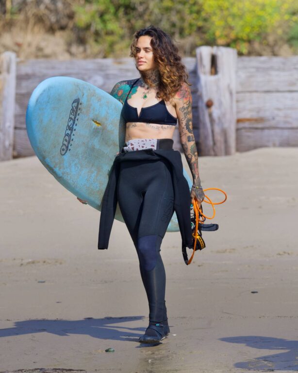 Kehlani - Hit the beach for surfing session in Malibu