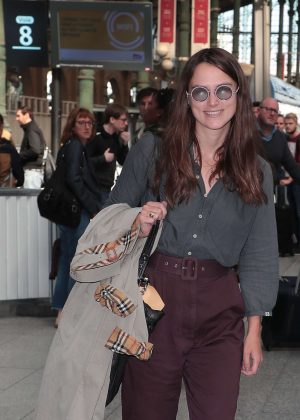 Keira Knightley - Arriving with the Eurostar in Paris