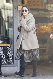 Keira Knightley - Shopping candids in London