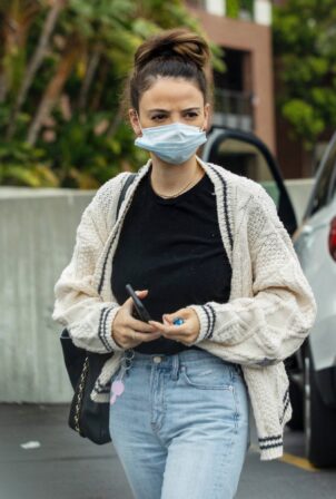 Keleigh Sperry - In casual jeans at a Beverly Hills spa