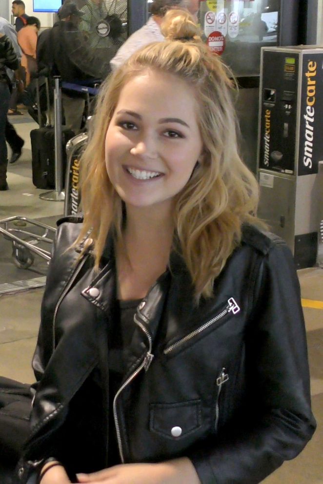 Kelli Berglund at LAX Airport in Los Angeles