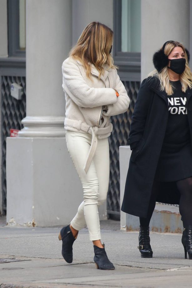 Kelly Bensimon - Out for a stroll with friends in New York City