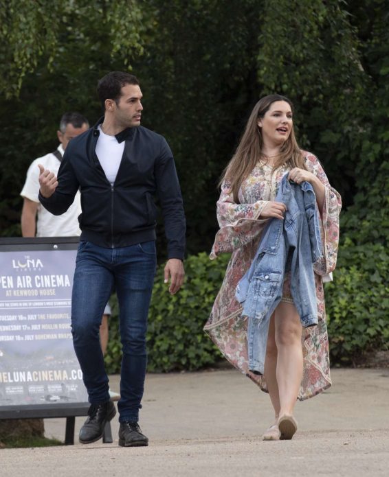 Kelly Brook - Arriving for the House Festival in Hampstead