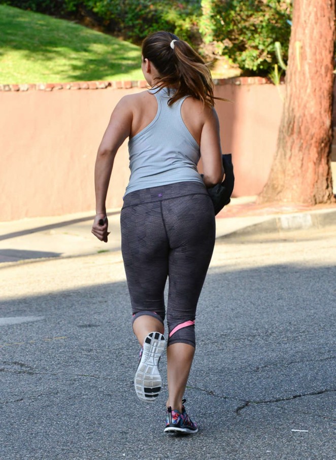 Kelly Brook in Tights Jogging in the Hollywood Hills