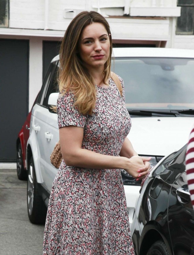 Kelly Brook - Leaving a hair salon in West Hollywood