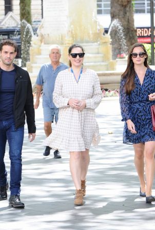 Kelly Brook - Out for lunch with Jeremy Parisi and her sister in London