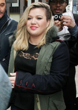 Kelly Clarkson - Arriving at Good Morning America in New York