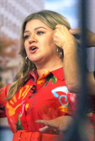 Kelly Clarkson - On the set of NBC'S Today in New York