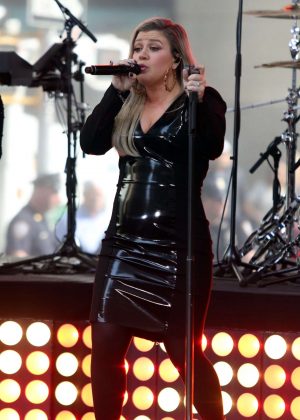 Kelly Clarkson - Perform on NBC's 'Today' in New York City