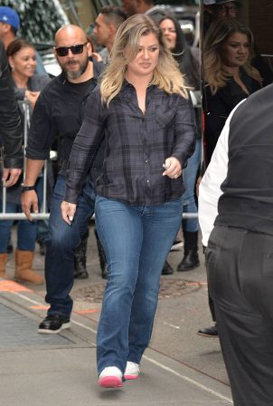 Kelly Clarkson - Pictured at The View in New York