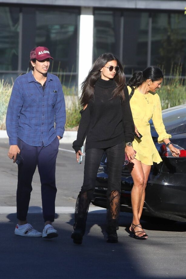 Kelly Gale - Out to lunch at KazuNori in Marina Del Rey