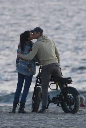 Kelly Gale - With Joel Kinnaman on the beach riding a Super73 electric bicycle in Venice