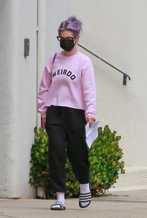 Kelly Osbourne - In a pink sweatshirt that reads 'Weirdo' in Beverly Hills