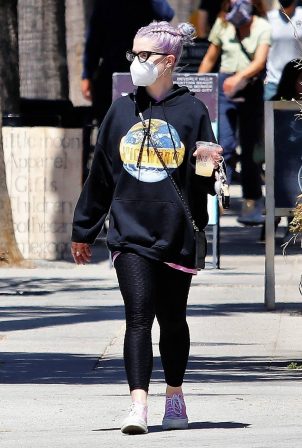 Kelly Osbourne - Seen at Joan's grabbing coffee in Los Angeles