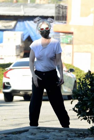 Kelly Osbourne - Shopping candids at HomeDepot in East Los Angeles