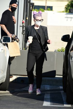 Kelly Osbourne - Shows off new new look in Los Angeles