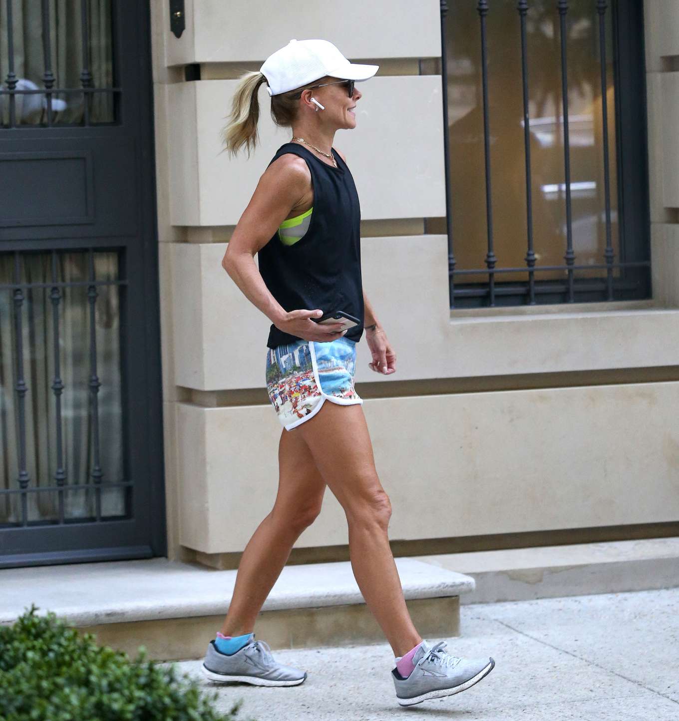 Kelly Ripa In Shorts Going For A Jog In Nyc 09 Gotceleb