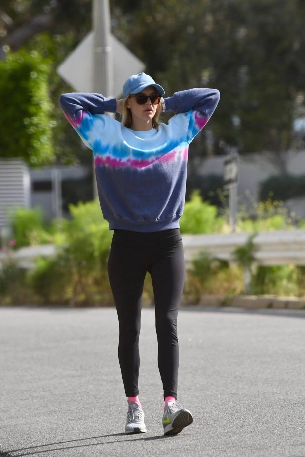 Kelly Rohrbach in Tights - Taking an afternoon walk in Brentwood