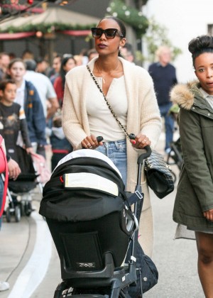 Kelly Rowland at The Grove in West Hollywood