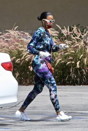 Kelly Rowland - Grocery shopping in Los Angeles