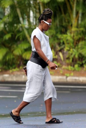 Kelly Rowland - Out for a walk in Hawaii