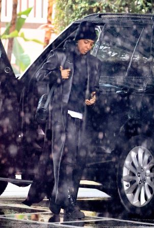 Kelly Rowland - Seen on a rainy day at The Beverly Hills Hotel