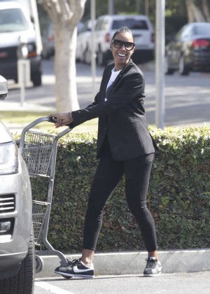 Kelly Rowland Shopping at Bristol Farms in Beverly Hills