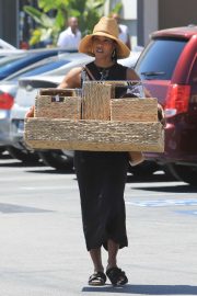 Kelly Rowland - Shopping at the Container Store in LA