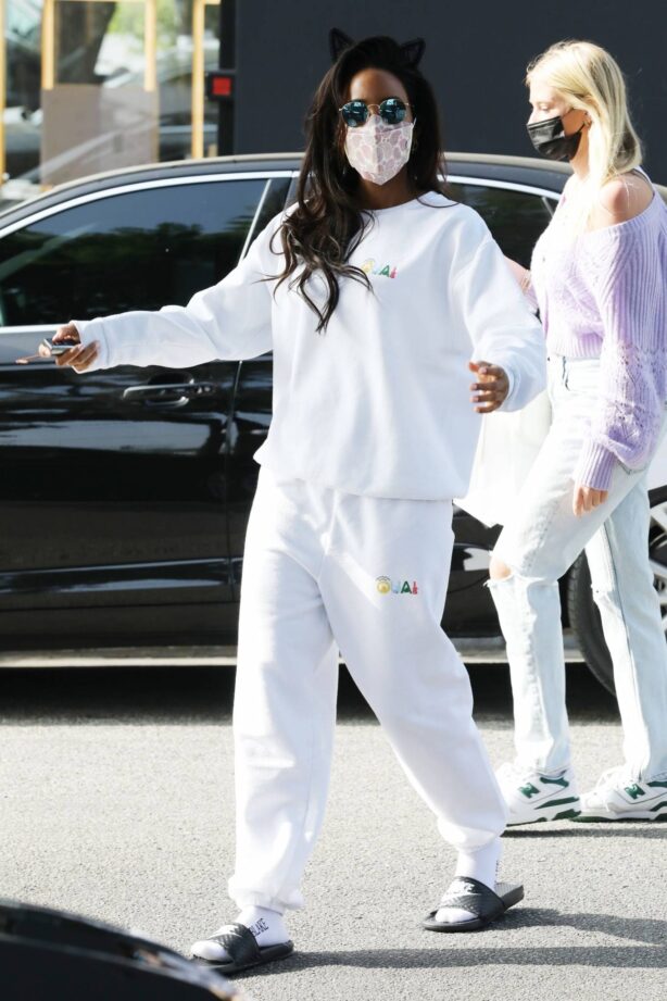 Kelly Rowland - Shopping candids in West Hollywood