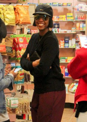Kelly Rowland with her friends Shopping in Beverly Hills