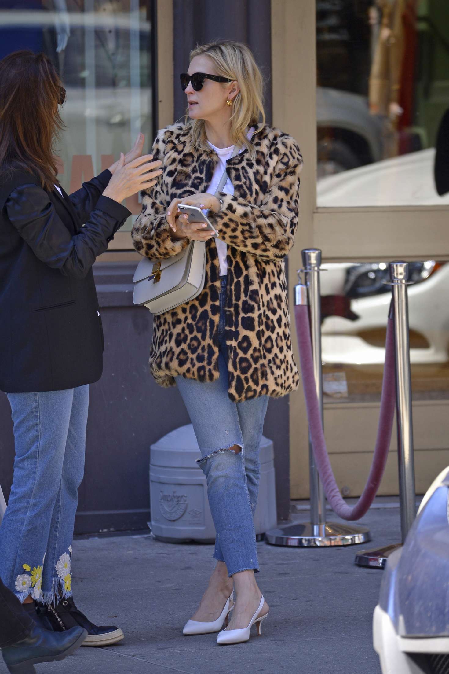 Kelly Rutherford 2018 : Kelly Rutherford in Leopard fur coat -01