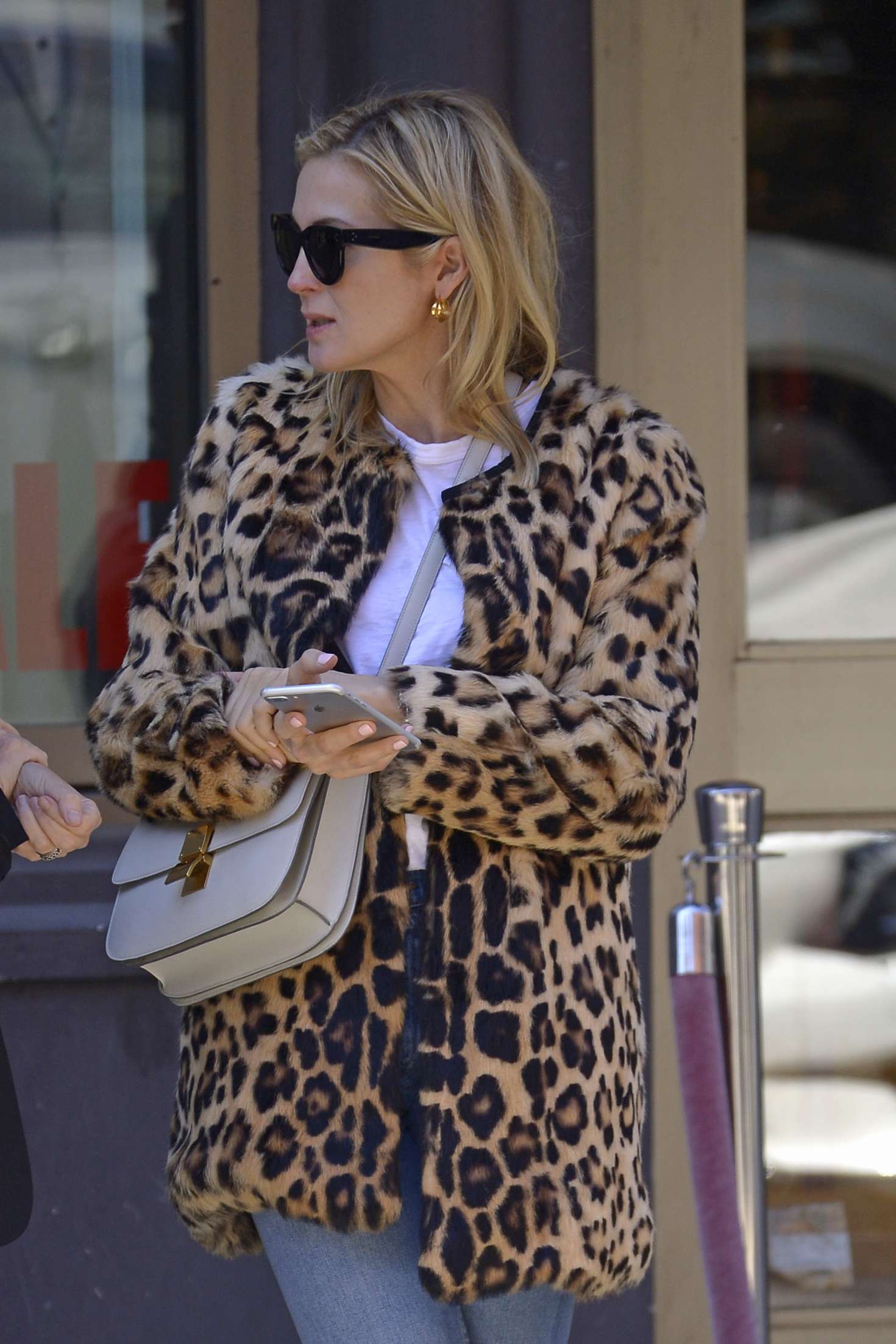 Kelly Rutherford 2018 : Kelly Rutherford in Leopard fur coat -05